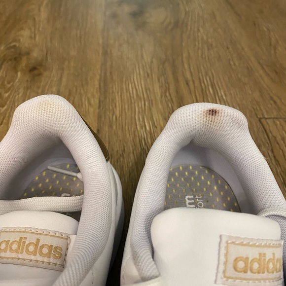 White Adidas - Picture 4 of 5